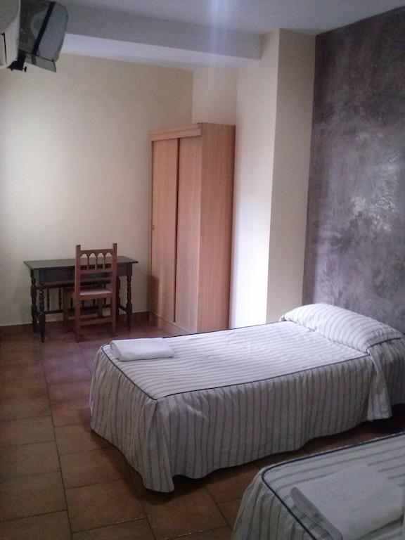 Pension El Cesar กาเซเรส ภายนอก รูปภาพ