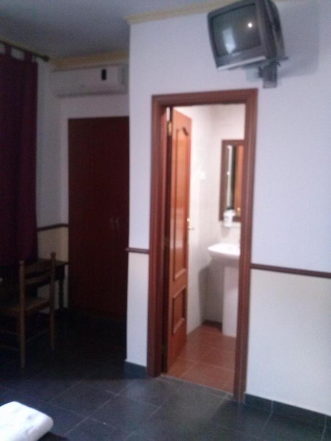 Pension El Cesar กาเซเรส ภายนอก รูปภาพ